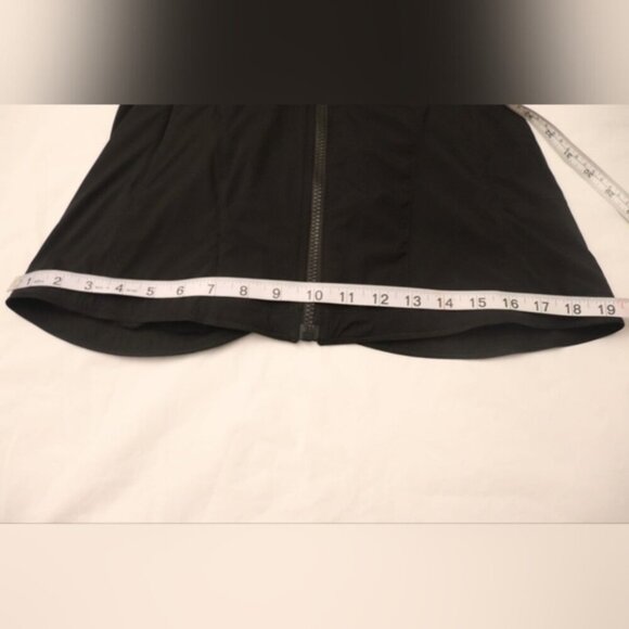 Lululemon Hoodie. Black. Size 6 - Picture 7 of 8